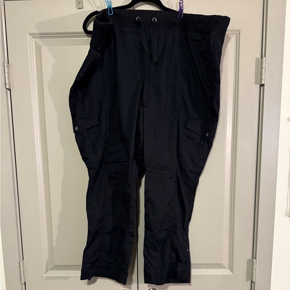 Torrid Cropped Cargo Pants - Picture 1 of 8